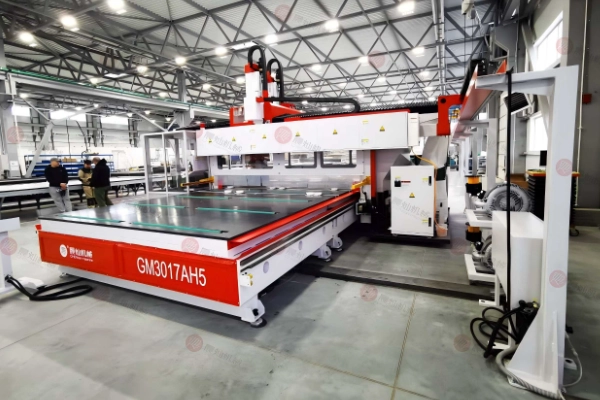 Advanced CNC Machines Overcome Sandwich Panel Fabrication Drawbacks
