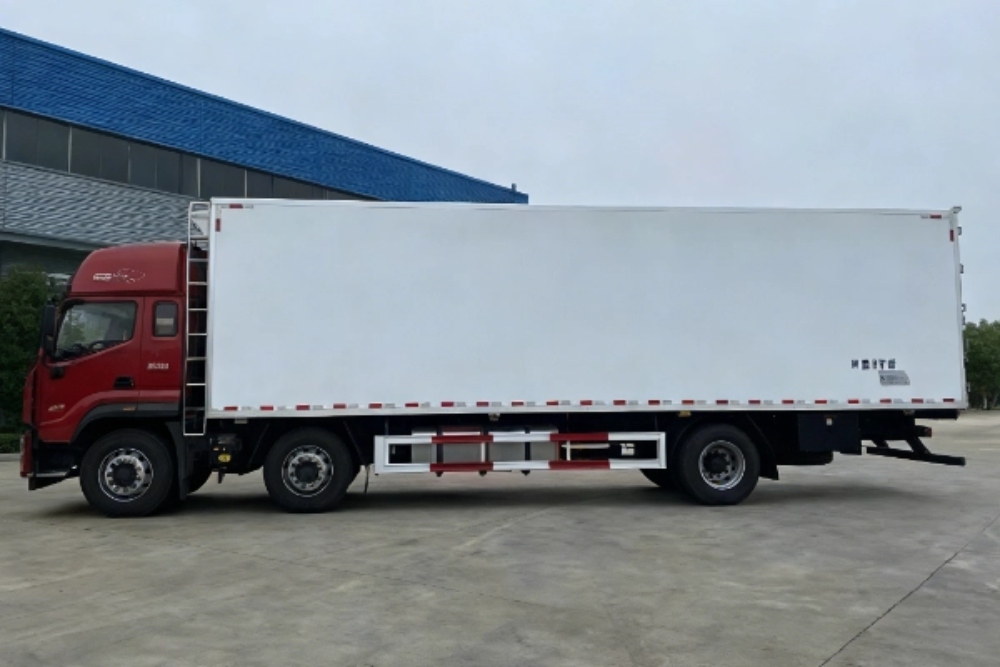 Do Sandwich Panels Really Save You Time and Money in Truck Body Fabrication