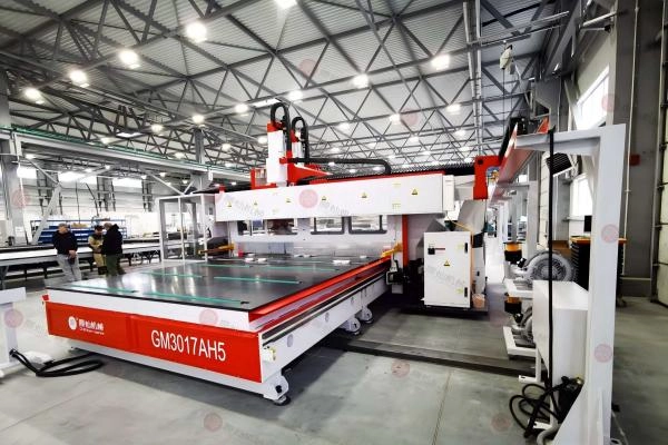 Guide to Choosing the Right Panel Cutting Machine for Composite Sandwich Panels
